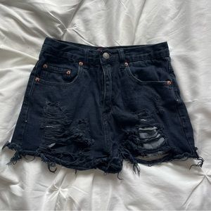 DISTRESSED BLACK DENIM SHORTS